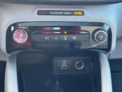 Used 2025 Ford Escape Platinum w/ Premium Technology Package image 25