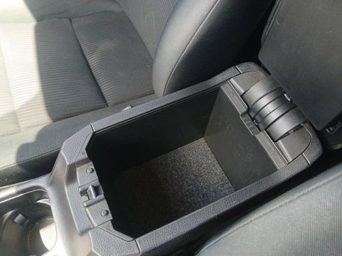 Used 2016 Toyota RAV4 LE FWD image 27