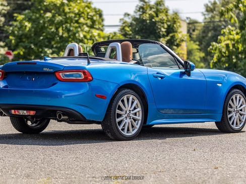 Used 2017 FIAT 124 Spider Lusso RWD image 8