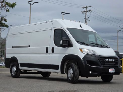 Used 2024 RAM ProMaster 2500 w/ Convenience Group FWD image 9