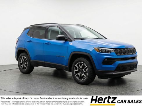 Used 2025 Jeep Compass Trailhawk image 1