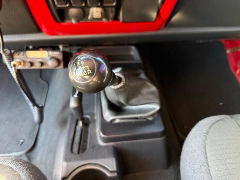 Used 2006 Jeep Wrangler X AWD/4WD image 17