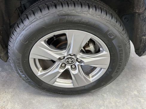 Used 2025 Toyota RAV4 XLE AWD/4WD image 9