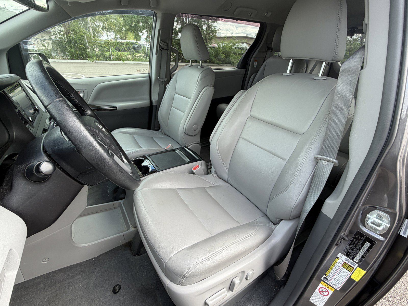 Used 2019 Toyota Sienna XLE w/ XLE Navigation Package FWD image 11