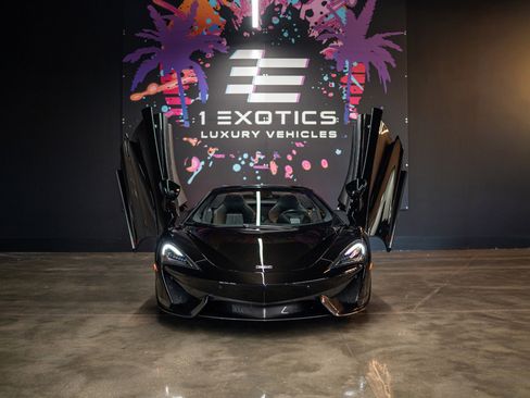 Used 2019 McLaren 570S Spider image 4