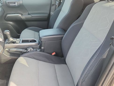 Used 2021 Toyota Tacoma TRD Sport w/ Technology Package image 10