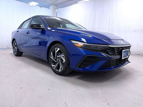 Used 2025 Hyundai Elantra Sport image 1