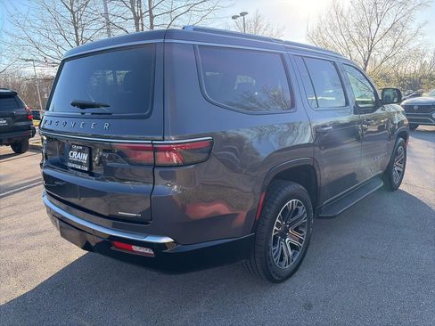 Used 2024 Jeep Wagoneer Series II w/ Flexible Seating Group image 7