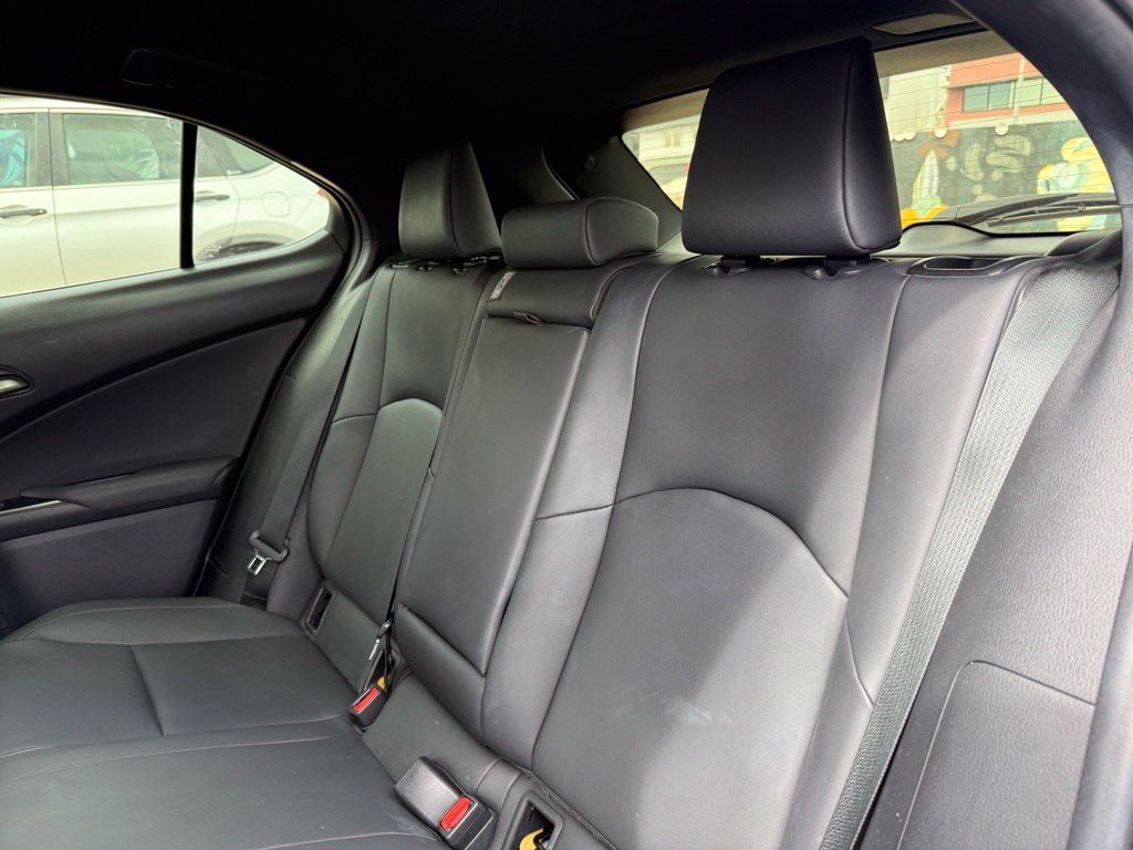 Used 2022 Lexus UX 250h AWD/4WD image 15