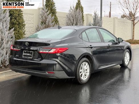 Used 2025 Toyota Camry LE image 9