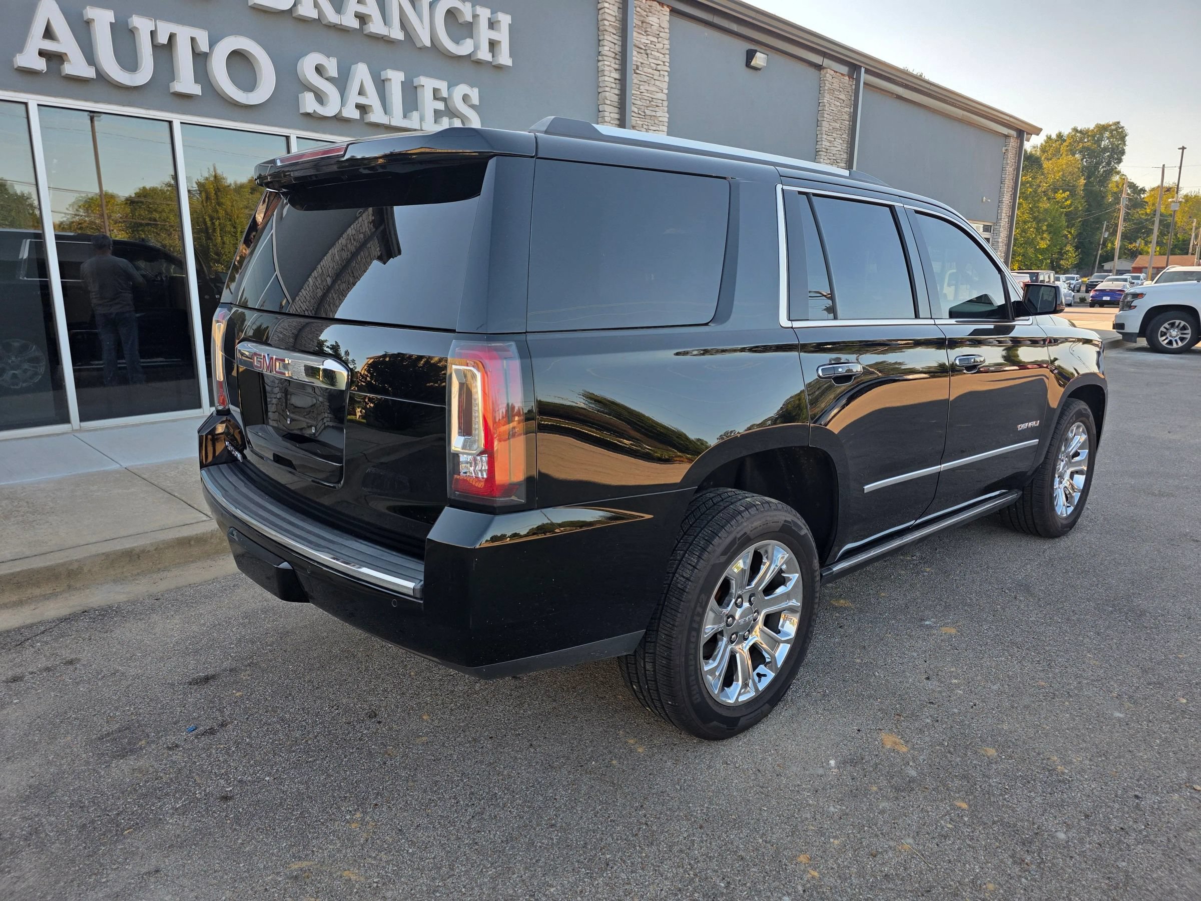 Used 2018 GMC Yukon Denali w/ Open Road Package AWD/4WD image 2