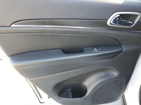 Used 2018 Jeep Grand Cherokee Limited image 10