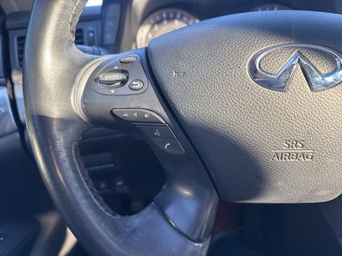 Used 2017 INFINITI Q70 L 3.7 image 23