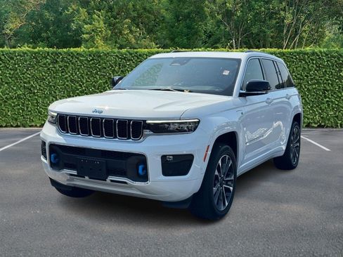 Used 2022 Jeep Grand Cherokee Overland w/ Luxury Tech Group IV AWD/4WD image 8