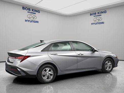 New 2026 Hyundai Elantra SE FWD image 4