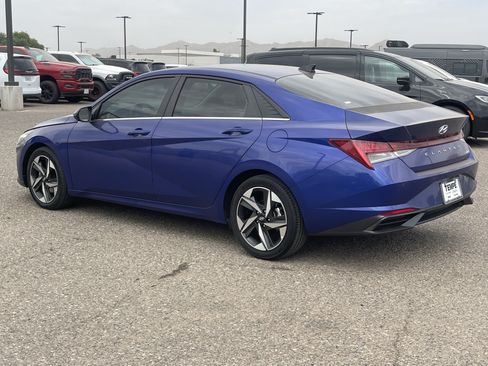 Used 2023 Hyundai Elantra Limited w/ Preferred Accessory Package FWD image 4