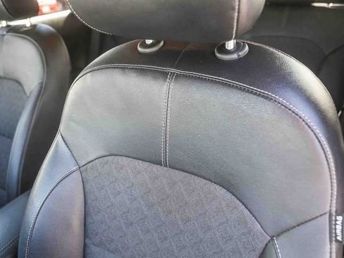 Used 2019 Kia Niro EX image 26