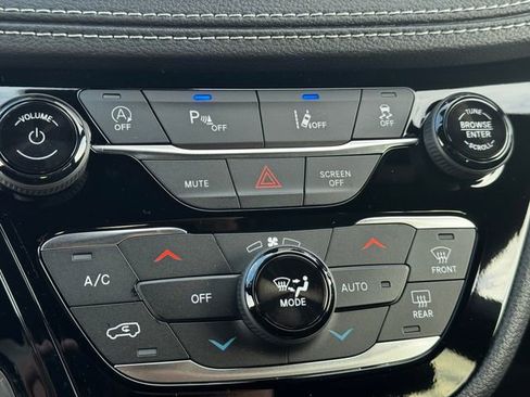 New 2026 Chrysler Pacifica Limited FWD image 38