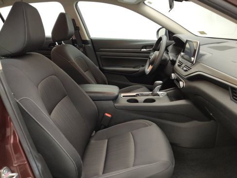 Used 2025 Nissan Altima 2.5 SV FWD image 21