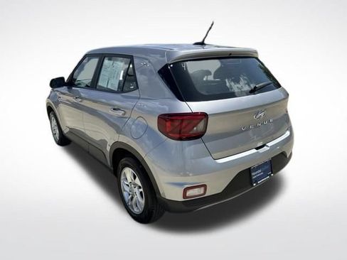Used 2025 Hyundai Venue SE FWD image 5