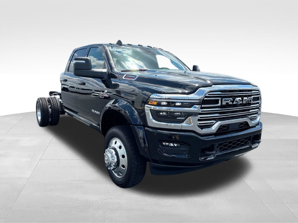 New 2026 RAM 4500 4x4 Crew Cab DRW w/ Laramie Trim Package image 2