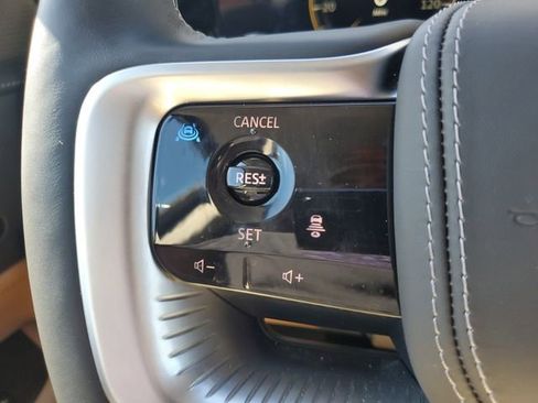 Used 2025 INFINITI QX80 Sensory image 18