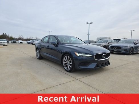 Used 2020 Volvo S60 T5 Momentum w/ Protection Package image 3