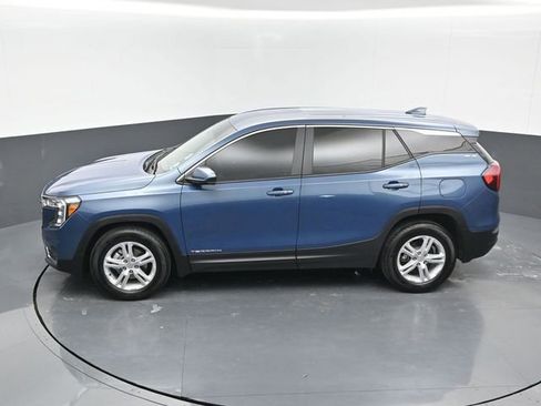 Used 2024 GMC Terrain SLE image 12