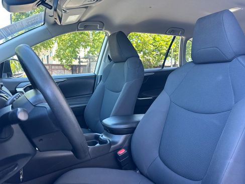 Used 2020 Toyota RAV4 LE w/ Carpet Mat Package AWD/4WD image 27