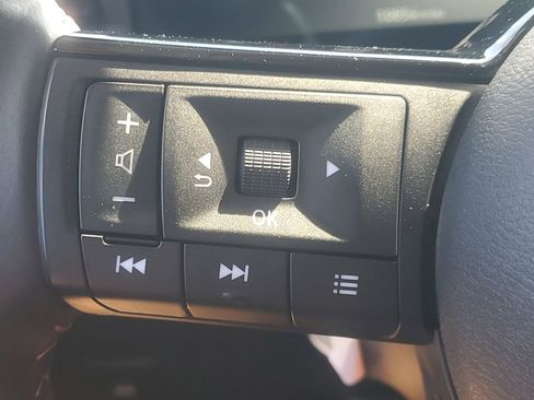 Used 2025 Nissan Kicks SR FWD image 24