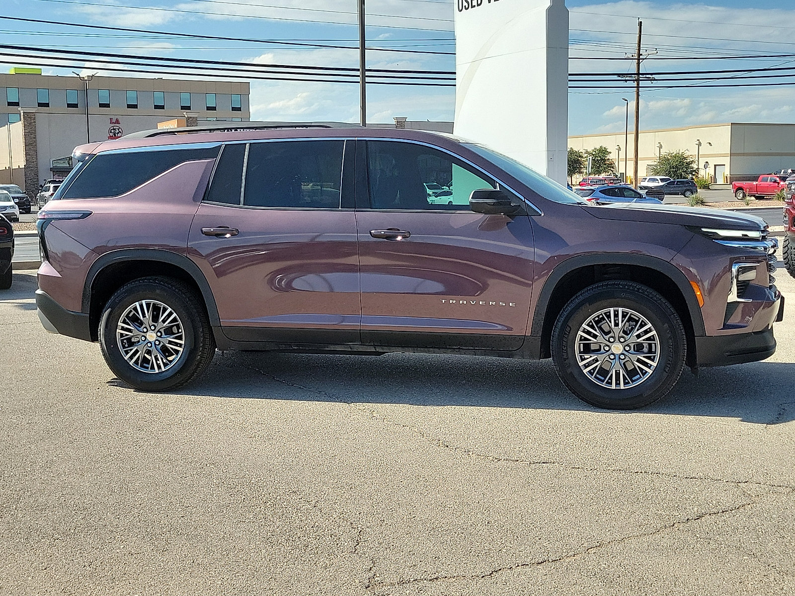 Used 2024 Chevrolet Traverse LT FWD image 5