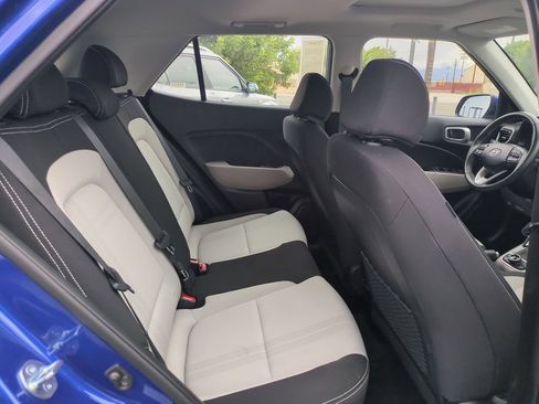Used 2025 Hyundai Venue SEL FWD image 28