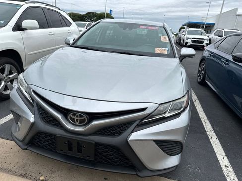 Used 2020 Toyota Camry SE w/ Convenience Package FWD image 2