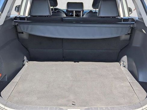 Used 2023 Toyota RAV4 XLE Premium image 6