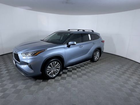 Used 2022 Toyota Highlander Platinum image 4