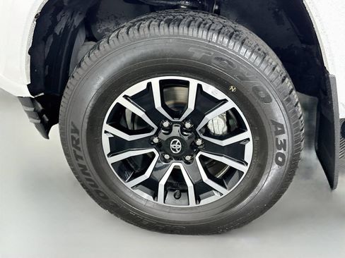 Used 2022 Toyota Tacoma TRD Sport AWD/4WD image 29