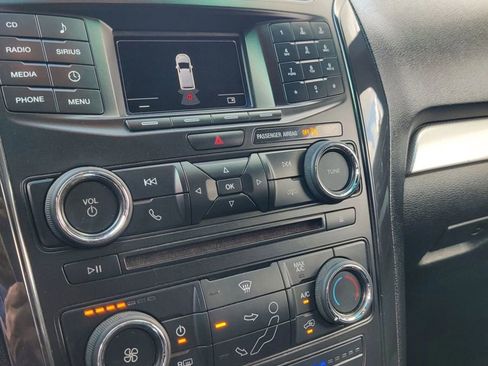 Used 2016 Ford Explorer XLT image 29