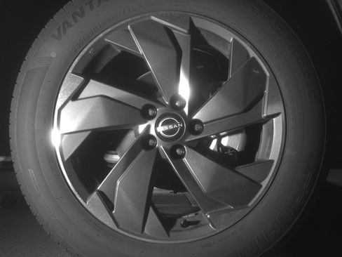 Used 2025 Nissan Rogue SV image 13