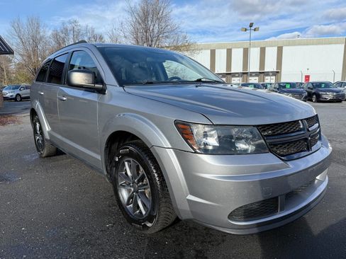 Used 2018 Dodge Journey SE w/ Connectivity Group image 3