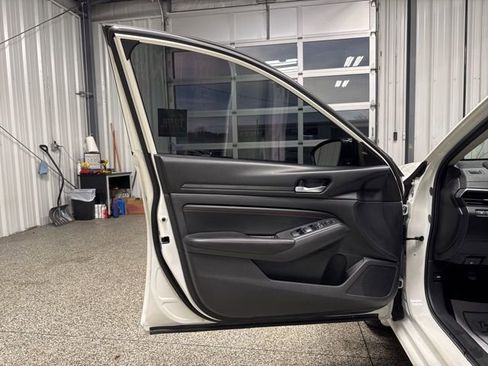 Used 2021 Nissan Altima 2.5 SR w/ SR Premium Package image 7