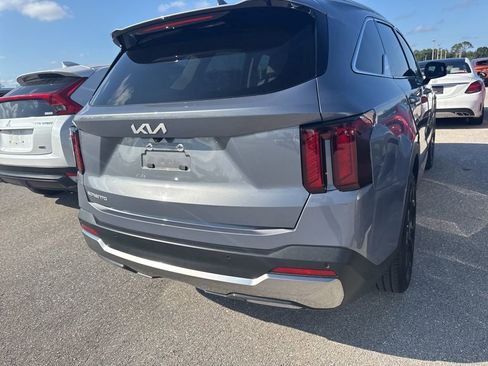 Certified 2024 Kia Sorento EX FWD image 3