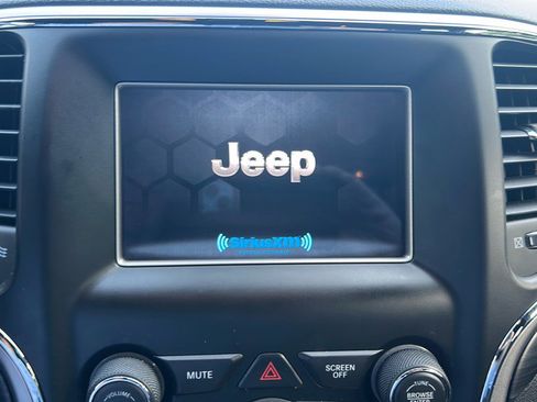 Used 2019 Jeep Grand Cherokee Laredo image 17