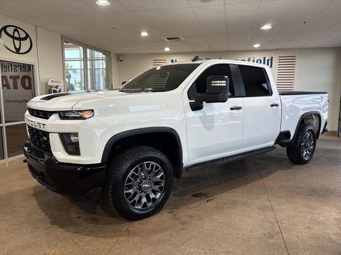 Used 2022 Chevrolet Silverado 2500 Custom w/ Custom Value Package AWD/4WD image 1