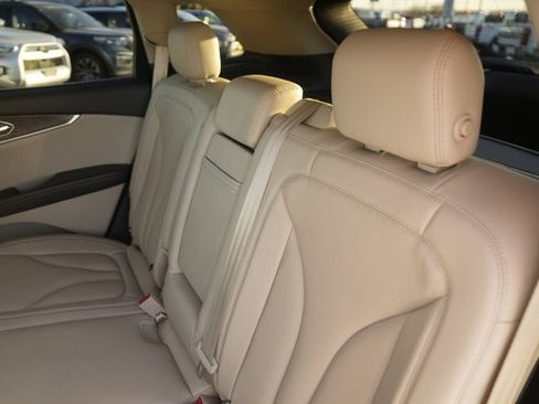 Used 2018 Lincoln MKX Reserve w/ Driver Assistance Package image 14