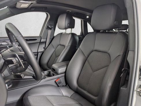 Certified 2022 Porsche Macan AWD/4WD image 5