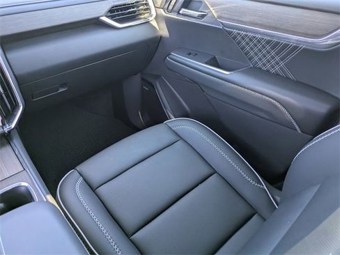 Certified 2025 GMC Acadia Denali w/ Super Cruise Package image 17