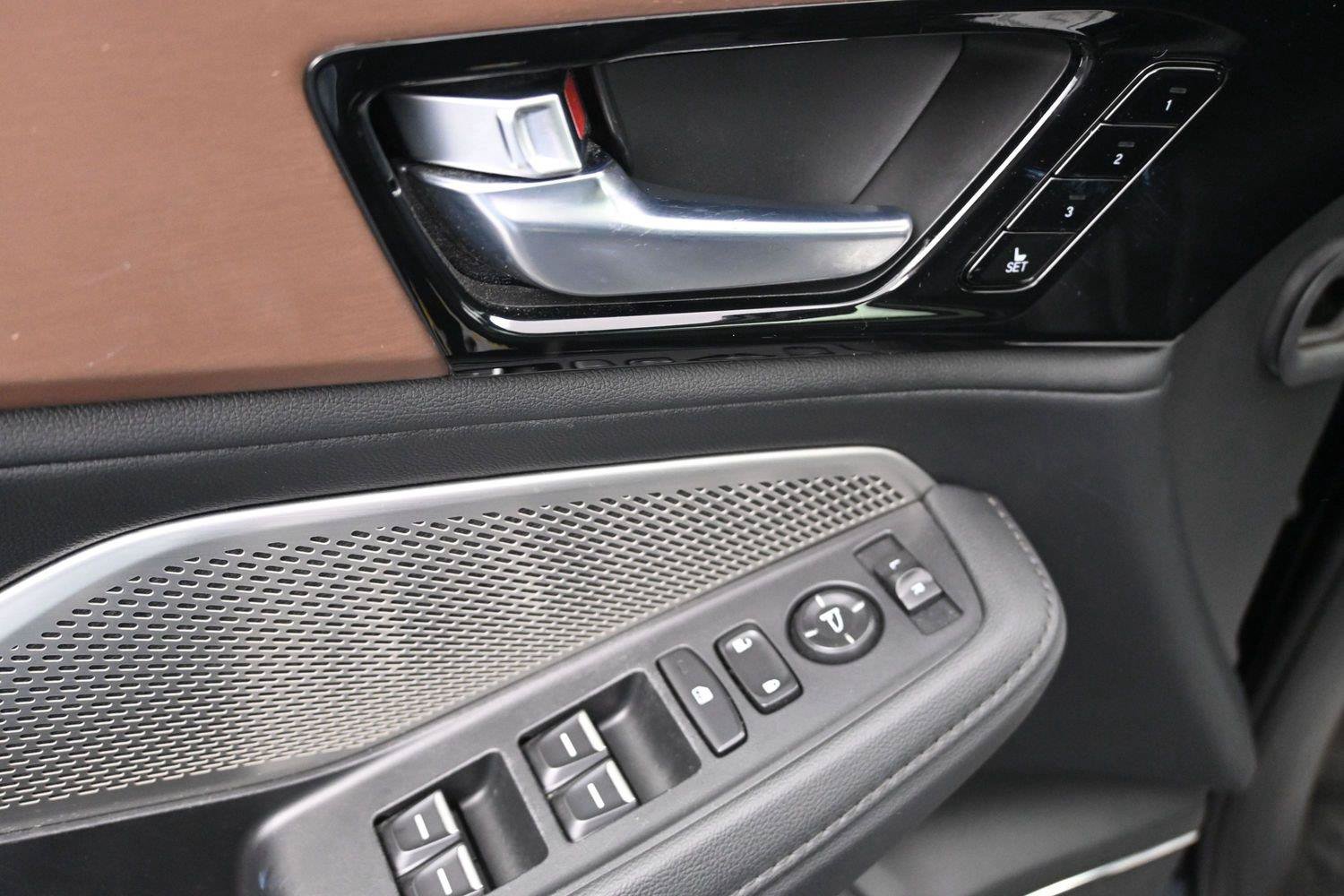 Used 2022 Acura MDX SH-AWD image 8
