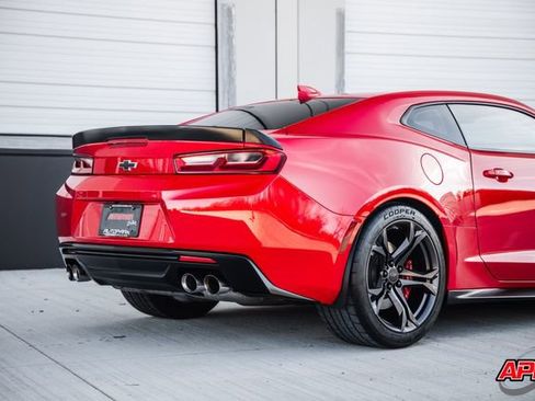 Used 2017 Chevrolet Camaro SS image 59