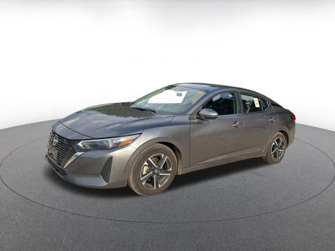 Used 2025 Nissan Sentra SV FWD image 8