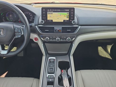 Used 2022 Honda Accord Touring image 11